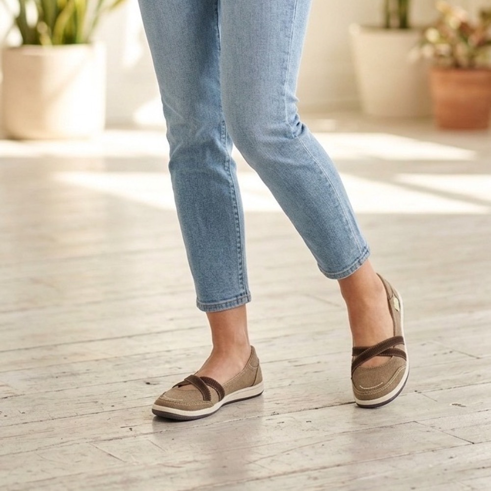SIMPLE Shoes For A Happy Planet Tan Canvas Slip On Comfort Flat Shoes 9063 Sz 8